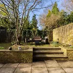 The Richmond Upon Thames Escape - Modern 2Bdr Flat With Garden And Parking